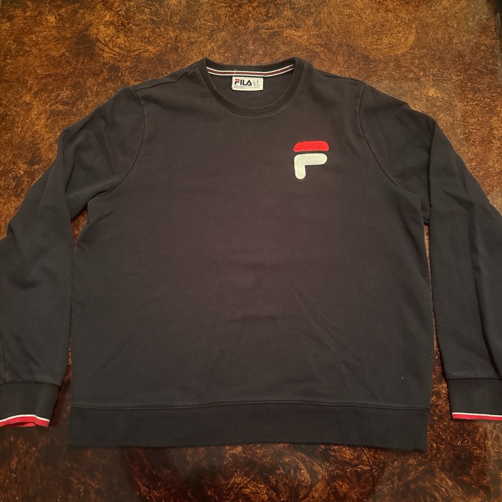 Vintage FILA Men's Black Crewneck Sweater with Red Logo